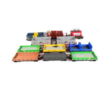 Playmobil - a collection of Playmobil locomotive rolling stock wagons to include cargo / freight wagons, hopper wagon, coal t