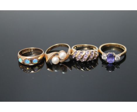 A COLLECTION OF FOUR DRESS RINGS CONSISTING OF AN 18 CARAT EXAMPLE SET WITH TANZANITE AND DIAMOND, the oval Tanzanite being a