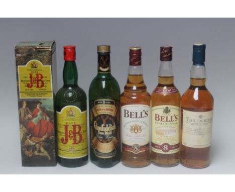 1 BOTTLE OF J&amp;B RARE BLENDED SCOTCH WHISKY- 1980'S STYLE BOTTLING WITH ORIGINAL BOX, together with 2 bottles of Bell's 8 