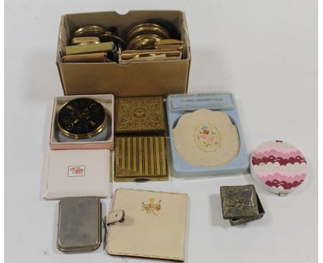 A COLLECTION OF VINTAGE POWDER COMPACTS