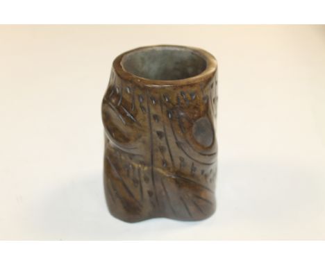 AN ORIENTAL CARVED JADEITE BRUSH POT, in the form of a tree trunk, H 10 cm