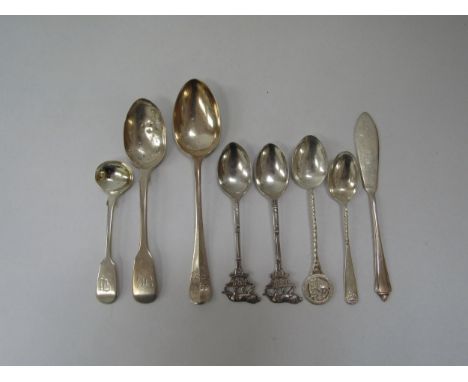 Mixed silver teaspoons, condiment flatware and souvenir spoons including Lion finial, 146g 
