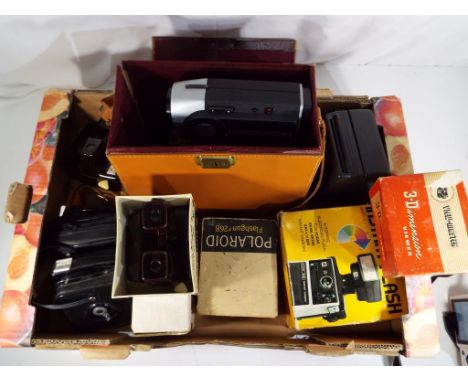Photographic Equipment - a good mixed lot of cameras and photographic equipment to include a Polaroid One Step with auto focu