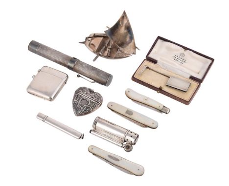 
	
		Y&nbspA COLLECTION OF SMALL SILVER ITEMS
		To include: an Edwardian vesta case by James Fenton, Birmingham 1901, 5cvm (2