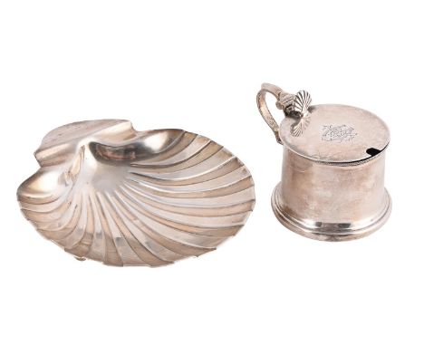 
	
		A VICTORIAN SILVER SHELL SHAPED BUTTER DISH 
		FRANCIS HIGGINS III, LONDON 1889
		On three shell shaped feet
		13.5cm (5