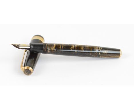 A Parker Vacumatic fountain pen with horizontal striped body in "gold pearl", length 13.5cm. CONDITION REPORT: Minor surface 