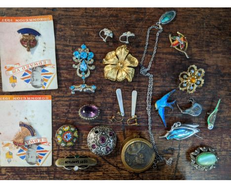 A selection of costume jewellery to include a white metal and enamel swallow brooch, micro mosaic brooch, gilt metal Art Nouv