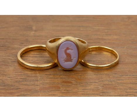 18ct gold ring gents signet ring with intaglio seal, size O/P, 10g approx overall, a 22ct gold plain band, size O/P, 2g appro