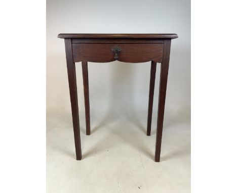 A small oak early 20th century side table. W:61cm x D:40cm x H:78cm