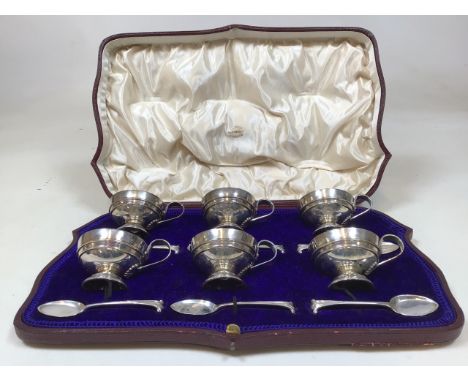 A boxed Silver sorbet set retailed by R&amp;W Sorley, Glasgow. Individually hallmarked pieces dated 1910, London. Weight appr