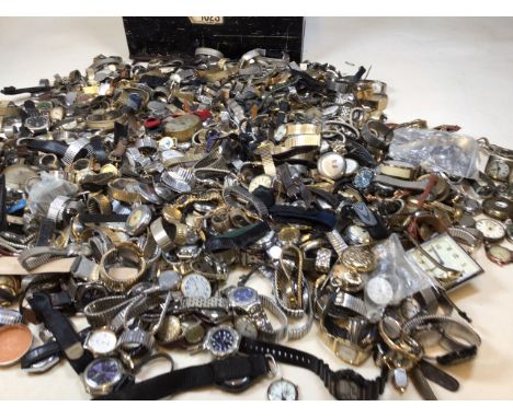 A vast quantity of watches in a metal trunk. All untested, please do not ask for condition reports!