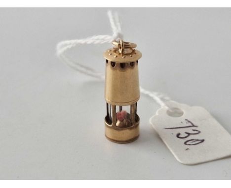 A miner lamp charm 9ct 2.4 gms