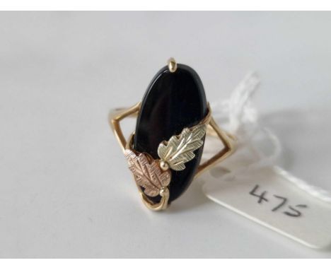 A vintage gold and onyx black hills ring with bi coloured leaf design 10ct gold size S 3.1 gms