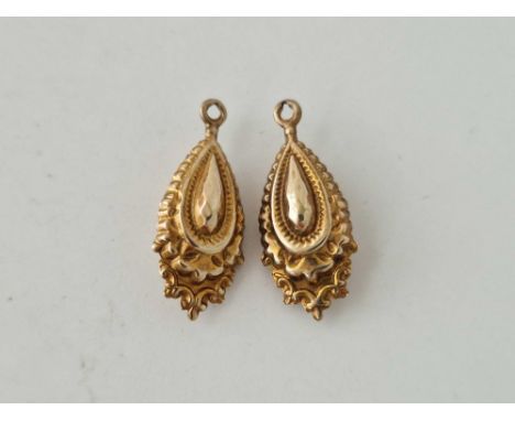 A pair of embossed gold drops 1.1 gms