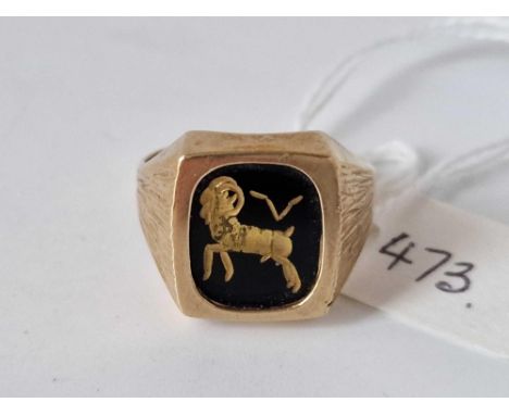 A onyx ring set with intaglio of a ram for ARIES star sigh 9ct size U 5.7 gms