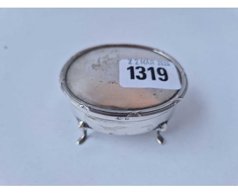 An oval ring box with reeded ribbon rim on pad feet, 2.75 wide, Birmingham 1905