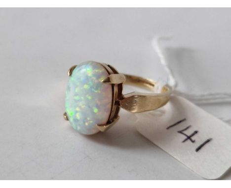 A good single stone opal ring 9ct size M 3.6 gms