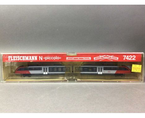 MODEL RAILWAY, FLEISCHMANN N-GAUGE DIESELTRIEBZUG SET 7422 boxedFrom an N-Gauge collector, does not appear to have been used 