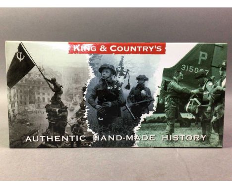 KING &amp; COUNTRY WORLD WAR 2, 8TH ARMY EA04 (#1 and #2 of 2) 25th Gun and Crew, both boxedQty: 2Excellent condition