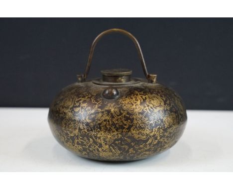 Japanese bronze Sacaii flask 