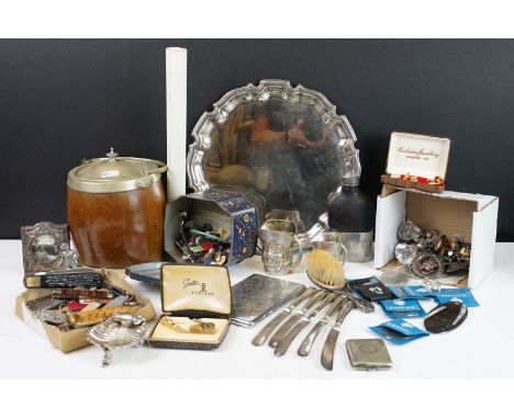 A box of mixed collectables to include pocket knives, silver plate, buttons, jewellery, hip flask....etc.. 