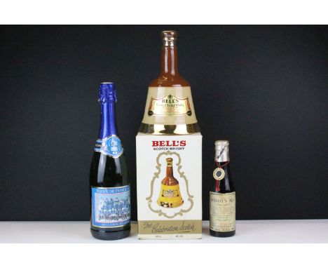 Vintage Bells Scotch whisky bell decanter, 37.5cl, boxed along with bottle of Equipe de France 1998 De la coup aux Levres Bru