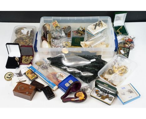 A box of mixed collectables to include costume jewellery, trinket boxes, scent bottles, snuff boxes, purses...etc.. 