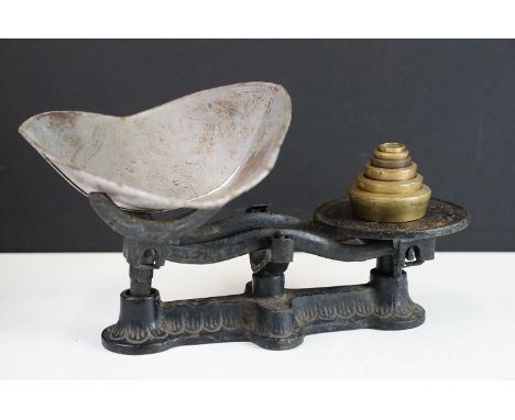 Antique weighing scales, cast iron base, unbranded, with weights 
