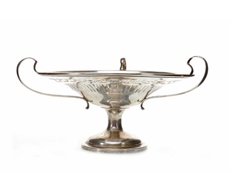 GEORGE V SILVER COMPORT maker William Hair Haseler, Birmingham 1911, the wide, circular bowl with pierced design, three handl