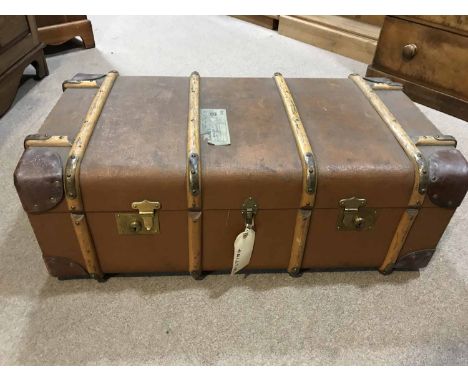 TRAVEL TRUNK