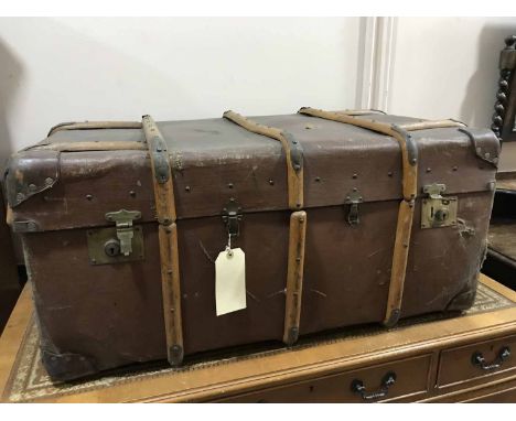TRAVEL TRUNK