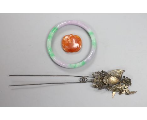 A Chinese late Qing white metal hairpin, 20cm, a jadeite bangle and a chalcedony carving