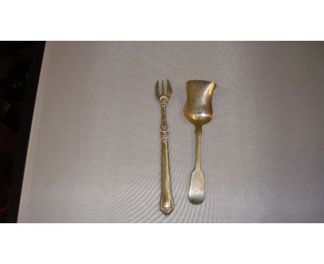 Solid silver jam spoon London 1836 Robert Wallis 26 g, continental silver pickle fork with filled silver handled (combined we