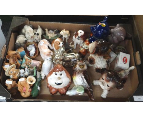 Box of animal figures to include: Pendelfin rabbits, Babbacombe Devon dog shaped candle holder, Dutch pottery owl, Melba Ware