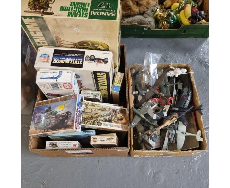 Box of assorted Aifix and other construction kits to include: 1/16 scale Bandai Steam Traction Engine, Reco Stutz Bearcat, Ai