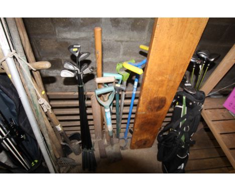 A quantity of gardening tools to include border fork, spade, edging tool, garden claw etc.