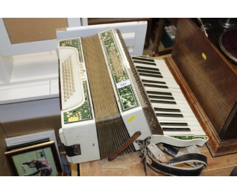 A Hohner Verdi I piano accordion 