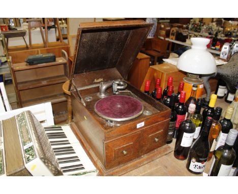 A Maxitone oak cased table model gramophone