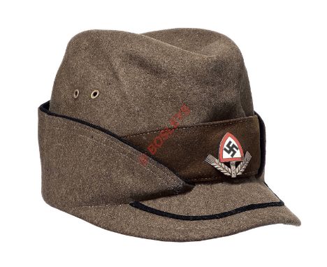 German Third Reich RAD Man’s felt cap. A scarce and good example of brown pipe felt material with black piping. The cap band 