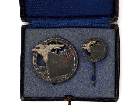 German Third Reich WW2 cased Kriegsmarine Blockade Runners War badge & miniature. A fine die-cast example. Circular chain bei