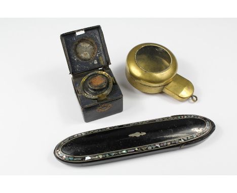 A Gentleman's Lot, comprising Spiers &amp; Son Oxford travelling inkwell, a vintage brass compass case together with a black 