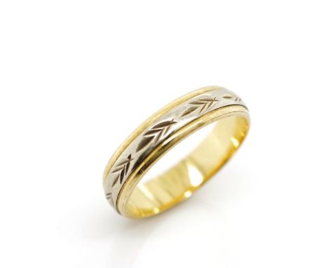 Two tone 18ct gold ring marked 18ct. Approx weight 3.7 grams, ring size N