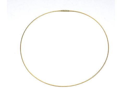 9ct yellow gold omega chain necklace marked 9kt to barrel / bayonet type clasp. Approx inside diameter 12.5cm, 2.5 grams weig