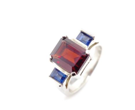 Garnet and sapphire set 14ct white gold ring marked 14k. Approx weight 5.5 grams, ring size K
