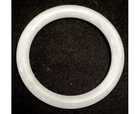 Chinese white jade bangle (diameter 5cm approx, inside).