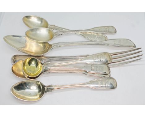 Assorted hallmarked silver comprising a set of four teaspoons, two mustard spoons and a matching table spoon with engraved co