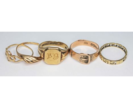 Four hallmarked 9ct gold rings and another marked '9ct', wt. 12.91g, sizes N to R.  