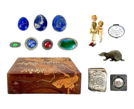A late 18th century patch box. Bearing the inscription 'I Present this to you as a trifling mark of my Esteem', width 4cm, to