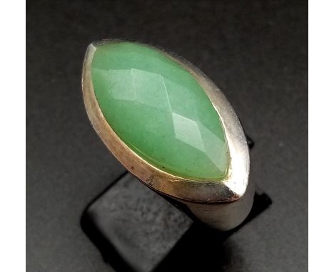 A Vintage Sterling Silver Jade Ring. Oval centre stone. Size P. 10g 