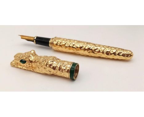 A heavy, luxuriously 18 K yellow gold plated fountain pen in the style of Cartier Panther. In a presentation box. Excellent/ 